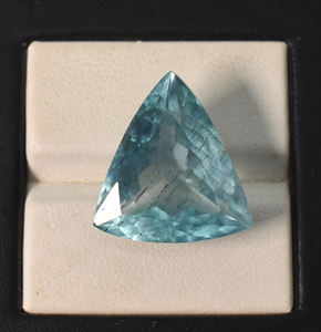 Amazing Lagoon bleu Aigue-marine Excellente pierre précieuse de grande taille à facettes Pierre précieuse de taille trillion calibrée - Product Image 2