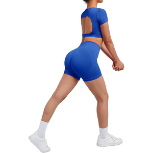 Ensemble de yoga 2 pièces côtelé sans couture avec short froncé à dos ouvert et manches courtes pour l'entraînement - Product Image 3
