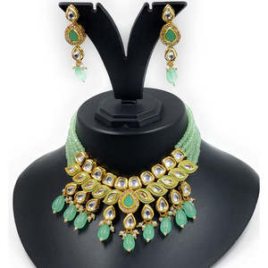 Conjunto de collar clásico chapado en oro con Kundan y cuentas, con perlas de agua dulce, diseño étnico de bolas, estilo religioso - NS496 VERDE MENTA - Product Image 1