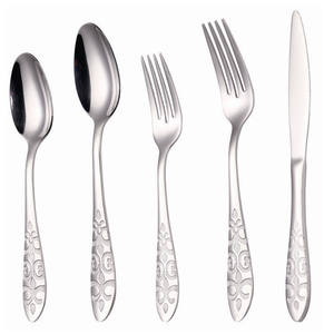 Ensemble de couverts en acier inoxydable à motif classique |   Couverts élégants pour tables à manger traditionnelles et modernes - Product Image 5