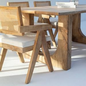 Table à manger en bois d'acacia Vandana Aureo Arista avec un design contemporain solide et fait main - Product Image 4