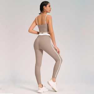 Conjunto de Yoga para Mujer de Diseño Único, Hecho de Poliéster para Uso en Exteriores - Product Image 4