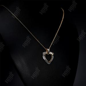 Colgante en forma de corazón con moissanita talla baguette para mujer, colgante de diamante brillante, colgante de oro amarillo de 14K, colgante para boda - Product Image 2