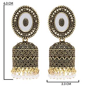 Boucles d'oreilles pendantes traditionnelles Jhumka plaquées or E3314FL - Product Image 2