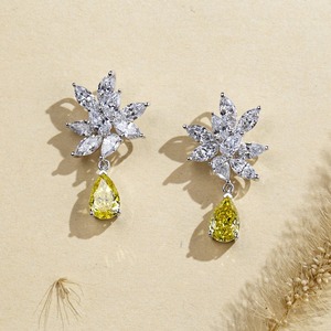 Pendientes de diamantes cultivados en laboratorio de alta calidad y elegantes para celebraciones de cumpleaños y días especiales disponibles a buen precio. - Product Image 1