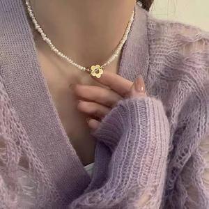 Collar de Perlas de Agua Dulce Barrocas con Hebilla de Flor de Ciruelo con Incrustaciones de Oro de 14K, Cadena de Clavícula con Flores Pequeñas, Estilo Ins, Temperamento - Product Image 2