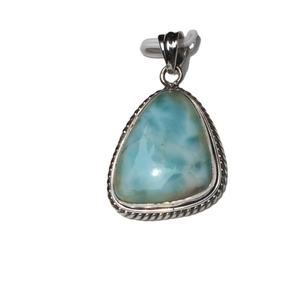 Hecho a mano Unisex Plata de Ley 925 Wrap Colgante Fancy Larimar Crystal Stone Drop Shape Bezel Setting Piedras Naturales - Product Image 6