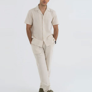 Conjunto de Dos Piezas Premium para Hombre REVIBE INDUSTRY, Camisa con Cuello Campero 100% Algodón y Pantalones de Corte Relajado, Atuendo Casual de Verano - Product Image 5