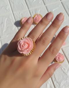 Bague ajustable traditionnelle Gota Patti avec rose en mousse pour mariage, Mayun, Henna, Nikah, tenue festive pour femmes et demoiselles d'honneur - Product Image 6