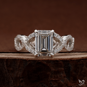 แหวนเพชรแล็บทรงมรกต 2 กะรัต แบบครอสโอเวอร์ ประดับเพชรเม็ดเล็กๆ รูปทรงปาเว่ ได้รับการรับรองจาก IGI ตัวเรือนทองคำขาว 10K แหวนหมั้น - Product Image 1