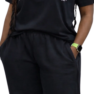   เสื้อยืดคอกลมแขนสั้นลายกราฟิกสำหรับผู้หญิง รุ่น Crossing Black Tee สไตล์ลำลอง แรงบันดาลใจจากแฟชั่นชมรมนักศึกษา เหมาะสำหรับใส่ในมหาวิทยาลัย - Product Image 4