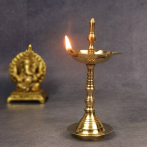Lámpara Diya de Latón Kerala Fancy Small Nilavilakku para Pooja, Regalos y Decoración del Hogar - Product Image 6