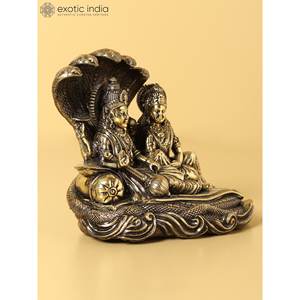Escultura de latón Lakshmi Narayana pequeña Superfina de 5 pulgadas sentada en Sheshnag para decoración del hogar, regalos y Templo hecho en La India - Product Image 3
