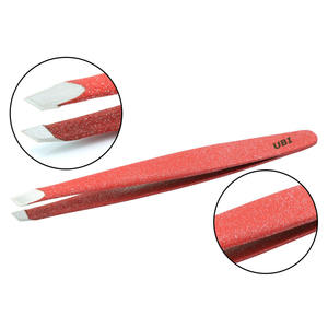 Pince à épiler pour sourcils UBI Red Squared Tip, en acier inoxydable, outil de précision durable pour l'épilation du visage - Product Image 1