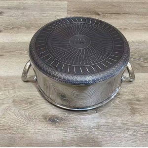 Cacerola metálica personalizable con tapa de vidrio, ideal para preparaciones en una sola olla que simplifican la limpieza y maximizan la satisfacción culinaria. - Product Image 4
