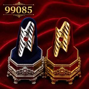 MOLL JEWELLERS แหวนค็อกเทลรูปดอกไม้ทันสมัย ชุบทอง สแตนเลสสตีล ประดับด้วยหินคิวบิกเซอร์โคเนียที่สร้างขึ้นในห้องปฏิบัติการ - Product Image 1