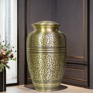 Urnes funéraires en laiton de qualité supérieure gravées à la main pour les cendres humaines Urne en laiton personnalisée Urne en laiton artisanale pour cendres d'adultes Vente en gros - Product Image 1