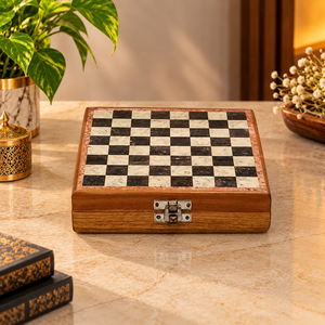 Jeu d'échecs carré en bois poli et peint fait main, jeu de société moderne, pièces durables, décoration d'intérieur, cadeaux de Thanksgiving et de Noël - Product Image 2