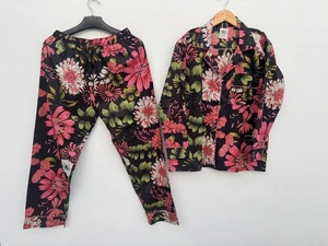 Conjunto de Pijama de Mujer con Estampado Floral, Manga Corta, Botones, para Primavera, Otoño y Verano, Uso Diario Informal y Cómodo - Product Image 4
