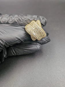 Anillo de Diamantes de Corte Redondo, Plata 925, Acabado en Oro Amarillo de 14K, Banda Ancha, Estilo Pavé, Anillo de Diamantes de Lujo con Moissanita - Product Image 5