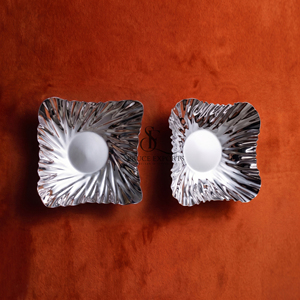 Bols à chocolat de luxe en acier inoxydable cannelé, design ondulé élégant, finition chromée, forme carrée, pour service gastronomique et événements - Product Image 1