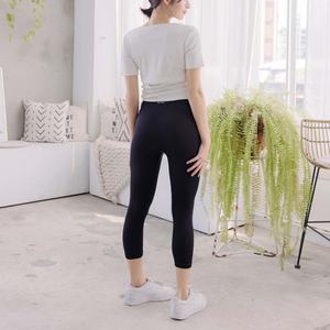 Collants de sport OEM ODM 3 quarts fabriqués à Taïwan pour femme avec poche - Product Image 2