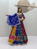 Lehenga Choli vintage spécial Navratri en Georgette Fox avec broderie au fil et travail de sequins, prêt-à-porter