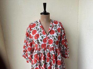 Robe midi bohème en coton à imprimé floral blanc et rouge, col noué, manches bouffantes, coupe ample, robe d'été décontractée - Product Image 1