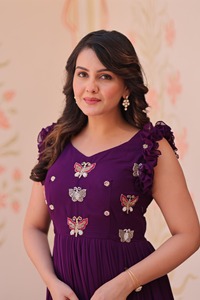 Robes Anarkali pour femmes, dernières tendances, pour mariages et festivals, avec broderies lourdes de sequins et de perles multicolores, en tissu Faux Blooming. - Product Image 5
