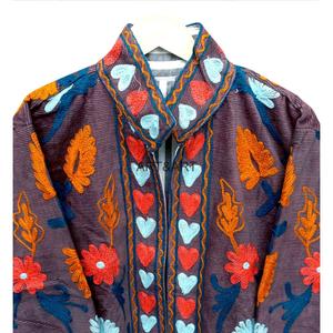 Chaqueta Acolchada ART&ART Ecológica y Transpirable con Bordado a Mano, Cuello Mandarín, Diseño Floral Étnico para Mujer, de Secado Rápido, en Algodón - Product Image 4