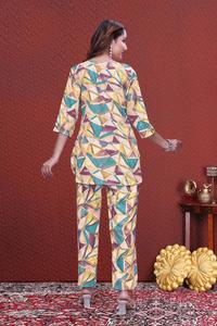 ชุดเซ็ตไมโครพิมพ์ลายทันสมัยสำหรับผู้หญิง แฟชั่นรักษ์โลก คอทรงกลม ชุดสองชิ้น ขายส่ง ไซส์ S ถึง 6XL คละสี - Product Image 3