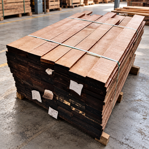 Madera de Meranti Roja Tropical de Malasia, Madera Aserrada, Certificada PEFC y Sin Certificación PEFC, Materia Prima para Construcción, Madera Baja en Grasa - Product Image 1