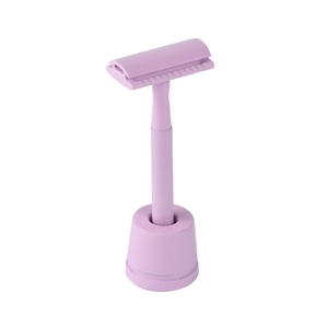 Rasoir de sécurité écologique Maclura à double lame rotative en métal bleu clair avec poignée antidérapante et support pour usage corporel - Product Image 3