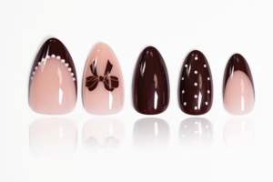 Uñas Postizas Color Chocolate Marrón con Punta Francesa, Diseño de Puntos y Mariposas, Forma Almendrada, Estampado Dorado, Longitud Media, Personalizadas OEM ODM - Product Image 4