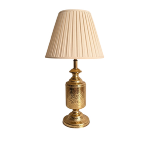 Lampe de table mini dorée martelée au design épuré, base en métal moderne, abat-jour en tissu blanc, idéale pour chambre, salon, bureau - Product Image 5