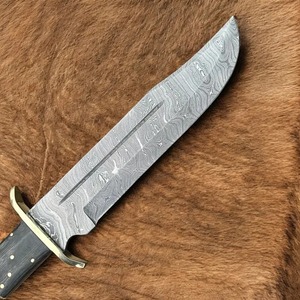 Couteau de chasse Bowie en acier Damas forgé à la main avec manche en cuir et lame à pointe tombante - Product Image 6