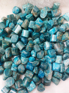 Vente en gros de pépites d'apatite bleue de qualité supérieure pierre précieuse naturelle polie haute finition mascotte d'amour pour le Feng Shui - Product Image 2