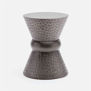 Magnífica mesa auxiliar de metal hecha con materiales de alta calidad y textura pulida que realza las colecciones de muebles modernos. - Product Image 2