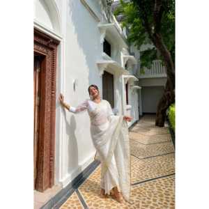 Sari Blanco con Silueta Recta y Detalles Dorados - Product Image 2