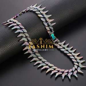 Cadena Cubana de Diamantes en Oro y Plata de Lujo, Estilo Iced Out, de la Mejor Calidad, para Uso en la Calle, Clubes y como Regalo, Disponible para la Venta - Product Image 3