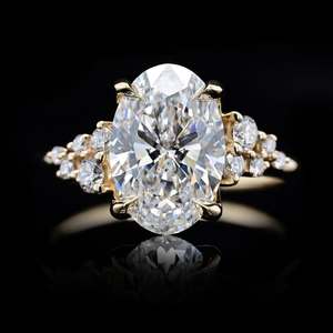 Anillo de Compromiso de Oro de 18K Chapado en Oro para Mujer, Plata 925, con Moissanita VVS, Corte Ovalado de Seis Puntas, 3 Quilates, Tipo Diamante - Product Image 1