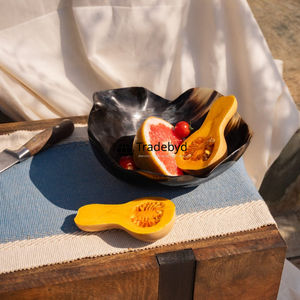 Cuenco Decorativo de Cuerno Natural Premium Hecho a Mano para Servir Comida, Adorno para Mesa de Comedor de Tradebyd - Product Image 2