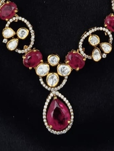 Conjunto de collar chapado en oro con piedras de rubí y pendientes con trabajo Kundan, joyería nupcial para mujer, para usar en bodas. - Product Image 4