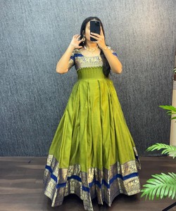 Kurti en Soie et Coton Naryanpet Traditionnel avec Bordures Brodées, Luxe Multicolore, et Dupatta en Tulle – Vêtement Ethnique Décontracté – Prix de Gros - Product Image 5
