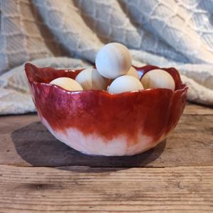 Bol en résine fait main décoratif à bord ondulé, idéal pour servir des collations, des salades, des fruits, des bonbons, des bibelots, décoration d'intérieur, centre de table. - Product Image 4