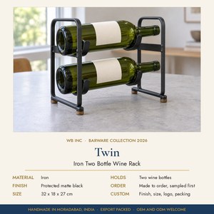 Porte-vin en métal noir mat pour deux bouteilles avec pieds en bois, support à vin de table, rangement pour vin sur comptoir - Product Image 2