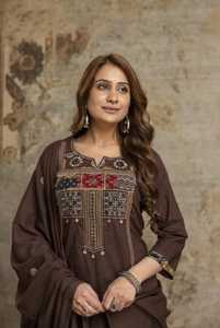 Ensemble de costume trois pièces en coton marron de créateur 60×60 avec kurta brodé, palazzo et dupatta pour la vente en gros - Product Image 3