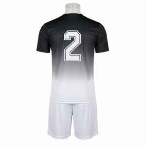 Uniforme de Fútbol Sublimado Personalizado 100% Poliéster, Transpirable, de Secado Rápido, Conjunto de Equipación Deportiva con Degradado Blanco y Negro - Product Image 2