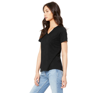 Tops unis polyvalents qui se marient facilement avec des jupes en jean et des shorts pour des t-shirts confortables à col en V pour femmes. - Product Image 3