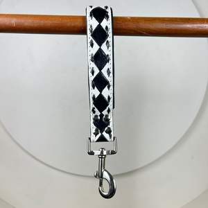 Correa de perro con patrón a cuadros en blanco y negro de cuero genuino respetuoso con el medio ambiente de alta calidad para accesorios de cuero de entrenamiento - Product Image 4